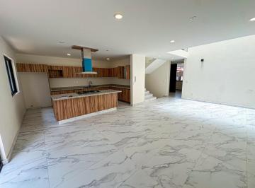Casa · 360m² · 3 Recámaras · 4 Estacionamientos · Casa en Venta con 4 Estacionamientos 3 Habitaciones en Santa Cecilia Coyoacán