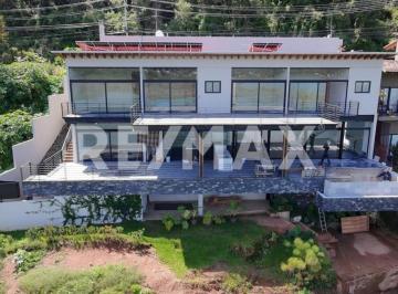 Casa · 700m² · 4 Recámaras · 5 Estacionamientos · Casa en Venta - (4)