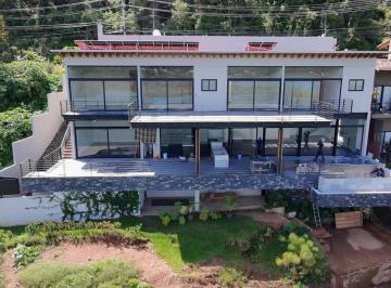 Casa · 700m² · 4 Recámaras · 5 Estacionamientos · Casa en Venta - (4)