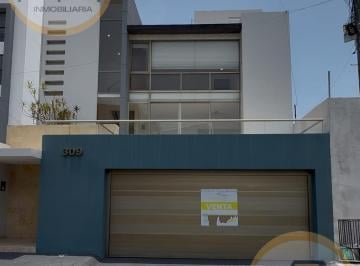 Casa · 220m² · 3 Recámaras · 2 Estacionamientos · Residencia en Venta en Frac. Tampiquera