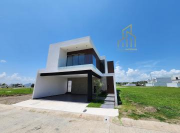 Casa · 211m² · 4 Recámaras · 2 Estacionamientos · Casa 4 Recamaras en Venta en La Riviera Veracruzana