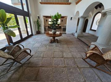 Casa · 1050m² · 4 Recámaras · 3 Estacionamientos · Casa en Isla Dorada