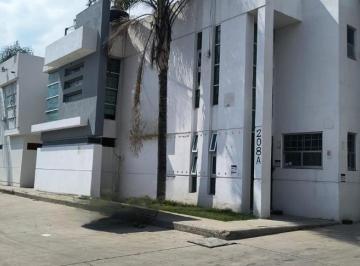Casa · 900m² · 7 Estacionamientos · Bodega en Renta San Jerónimo León Guanajuato