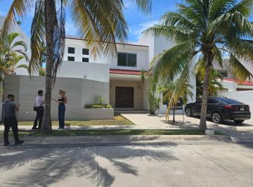 Casa · 450m² · 3 Recámaras · Casa en Venta en Residencial Villa Magna – Cancún