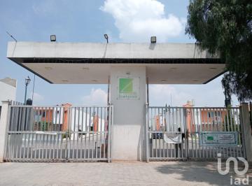 Casa · 106m² · 3 Recámaras · 2 Estacionamientos · Se Vende Casa en El Contry, Barrio de Santa María, Prácticamente Nueva