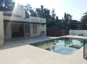 Casa · 284m² · 4 Recámaras · 2 Estacionamientos · Casa Sola en Venta Rancho Cortes, Cuernavaca, Morelos, $6,500,000