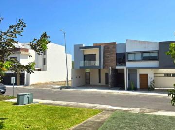 Casa de 3 habitaciones, Alvarado · Casa con Alberca en Fracc. Lomas de La Rioja