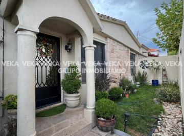 Casa · 235m² · 3 Recámaras · 2 Estacionamientos · Casa - Jardines del Santuario