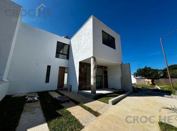 Casa · 135m² · 3 Recámaras · 1 Estacionamiento · Casa con Jardin en Venta en Coatepec, Veracruz