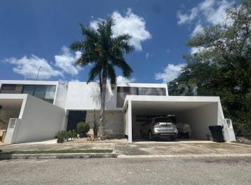 Casa en condominio · 221m² · 3 Recámaras · 2 Estacionamientos · Casa en Condominio en Venta en Conkal, Yucatán