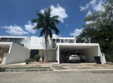Departamento · 221m² · 3 Recámaras · 2 Estacionamientos · Casa en Condominio en Venta en Conkal, Yucatán