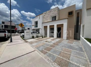 Casa · 174m² · 3 Recámaras · 2 Estacionamientos · Venta de Casa en Cañadas del Arroyo