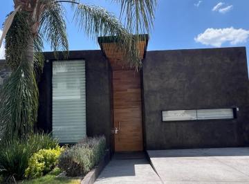 Casa de 3 habitaciones, Querétaro · Casa en Venta o Renta en Privada Arboledas