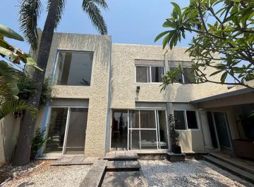 Casa · 220m² · 3 Recámaras · 2 Estacionamientos · Casa en Los Volcanes