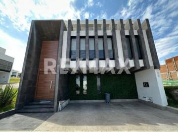 Casa · 440m² · 4 Recámaras · 3 Estacionamientos · Casa en Venta - (4)