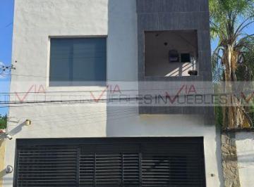 Casa · 268m² · 3 Recámaras · 2 Estacionamientos · Casa en Renta en Cieneguilla