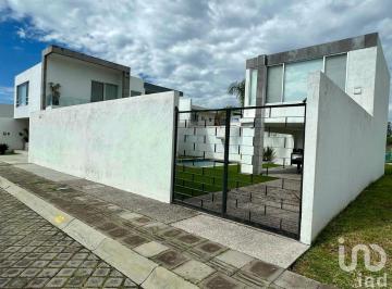 Casa · 249m² · 3 Recámaras · 2 Estacionamientos · Excelente Propiedad Para Vivir o Descansar en Atlixco