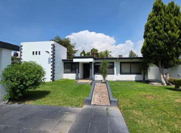 Casa · 416m² · 3 Recámaras · 4 Estacionamientos · Casa en Fraccionamiento Campestre La Herradura