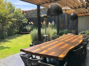 Casa de 4 habitaciones, La Magdalena Contreras · Casa con 565 m² de Superficie de Terreno y 4 Recámaras en Venta en Privada San Nicolás Totolapan