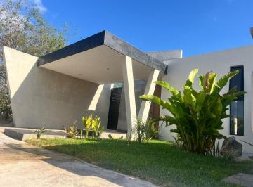 Casa · 180m² · 2 Recámaras · 1 Estacionamiento · Casa en Venta en Privada Yaxlum Conkal Yucatan