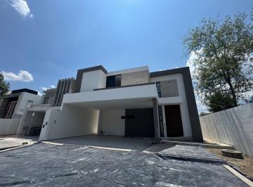 Casa · 305m² · 4 Recámaras · 3 Estacionamientos · Casa en Venta en Fraccionamiento Campestre Santiago, Santiago, Nuevo Leon