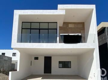 Casa · 206m² · 3 Recámaras · 2 Estacionamientos · Se Vende Casa en Coto Privado, Mazatlán, Sinaloa.