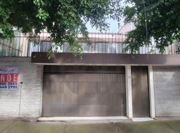 Casa · 255m² · 4 Recámaras · 2 Estacionamientos · Casa en Jardín Balbuena, Nicolás León