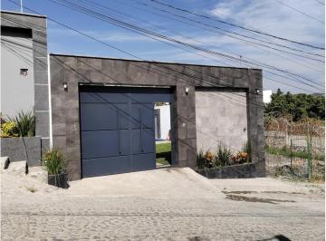 Casa · 210m² · 4 Recámaras · 2 Estacionamientos · Casa en Vennta en Fraccionamiento Burgos