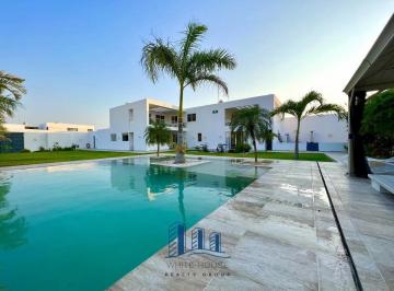 Casa · 542m² · 4 Recámaras · 6 Estacionamientos · Casa de Lujo en Venta en Dzitya Al Norte de Mérida con 4 Habitaciones y Gran Terreno