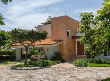Casa en condominio · 473m² · 3 Recámaras · 4 Estacionamientos · Exclusiva Casa Amueblada en Venta en Coto Privado – Ajijic West