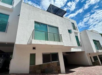 Casa de 3 habitaciones, Zapopan · Casa en Venta a 5 Min de Plaza Patria
