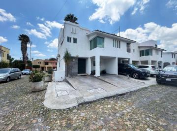 Casa de 3 habitaciones, León · Casa en Venta en Privada a 3 Minutos de Plaza Mayor Bosques del Campestre León Gto