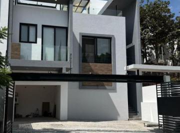 Casa de 3 habitaciones, Zapopan · Casa en Venta en Bugambilias Segunda Sección