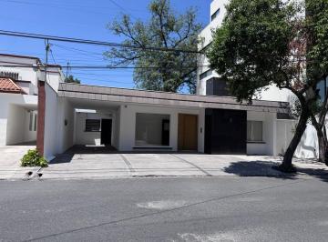 Local comercial · 5 Estacionamientos · Local Comercial