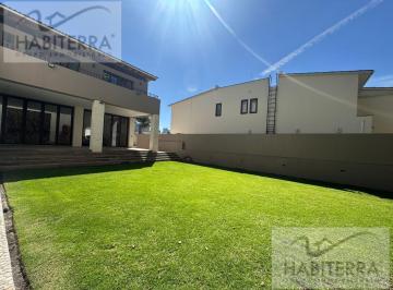 Casa · 600m² · 4 Recámaras · 3 Estacionamientos · Casa en Venta