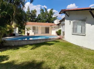 Casa · 235m² · 2 Estacionamientos · Casa en Fraccionamiento en Lomas de Cocoyoc Atlatlahucan - Maz - 2416 - Fr