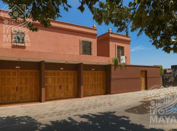 Casa · 751m² · 4 Recámaras · 7 Estacionamientos · Casa Hidalgo Venta, Centro Histórico, Querétaro