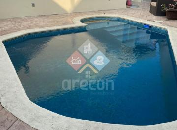 Casa · 168m² · 2 Recámaras · 2 Estacionamientos · Casa en Venta con Alberca Cerca de La Playa, Ideal Para Renta en Airbnb