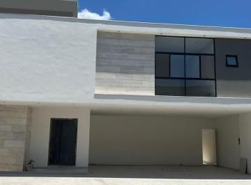 Casa · 315m² · 3 Recámaras · 3 Estacionamientos · Casa en Venta en Altares Residencial, Carretera Nacional