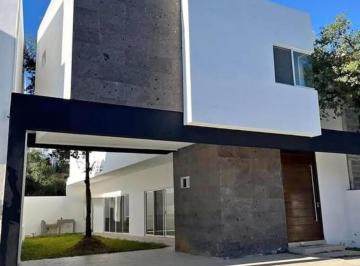 Casa · 250m² · 3 Recámaras · 2 Estacionamientos · Casa en Venta en Cumbres de Santiago, Carretera Nacional