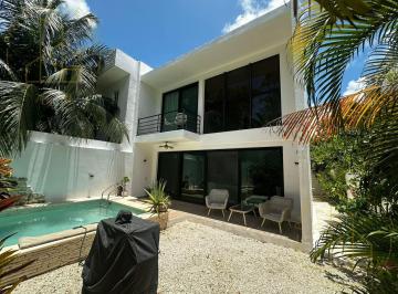 Casa · 243m² · 2 Recámaras · 2 Estacionamientos · Villa Independiente de 2 Niveles, en Riviera Tulum
