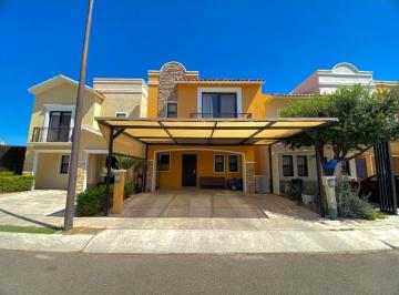 Casa · 160m² · 3 Recámaras · 2 Estacionamientos · Casa - Residencial Campo Grande Residencial
