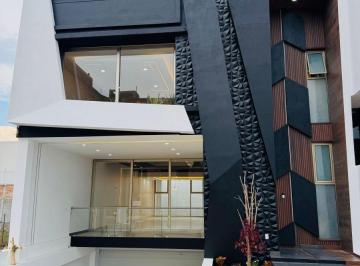 Casa de 4 habitaciones, Pachuca · Casa Venta en Zona Plateada. 3 Niveles, Doble Altura. Pachuca