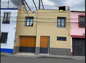 Casa · 230m² · 4 Recámaras · 2 Estacionamientos · Venta de Casa en Coyoacán.