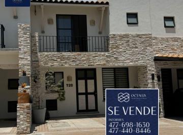 Casa · 156m² · 3 Recámaras · 2 Estacionamientos · Casa en Lombardía Residencial