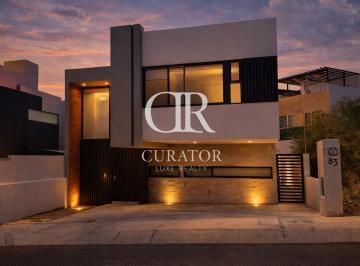 Casa · 214m² · 3 Recámaras · 2 Estacionamientos · Casa en Venta en Zibata Queretaro