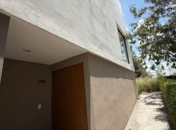 Casa en condominio de 4 habitaciones, Querétaro · Renta de Casa Amueblada con Jardin y Alberca en Exclusivo Condominio Capricho - Ll