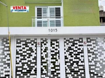 Casa de 3 habitaciones, Zapopan · Casa en Venta en Lomas de Zapopan