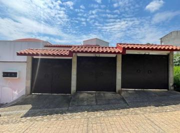 Casa · 569m² · 4 Recámaras · 3 Estacionamientos · Casa en Venta de Oportunidad en Real de Tetela