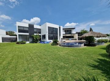 Casa · 475m² · 5 Recámaras · 3 Estacionamientos · Casa en Venta Club de Golf Santa Fe Xochitepec